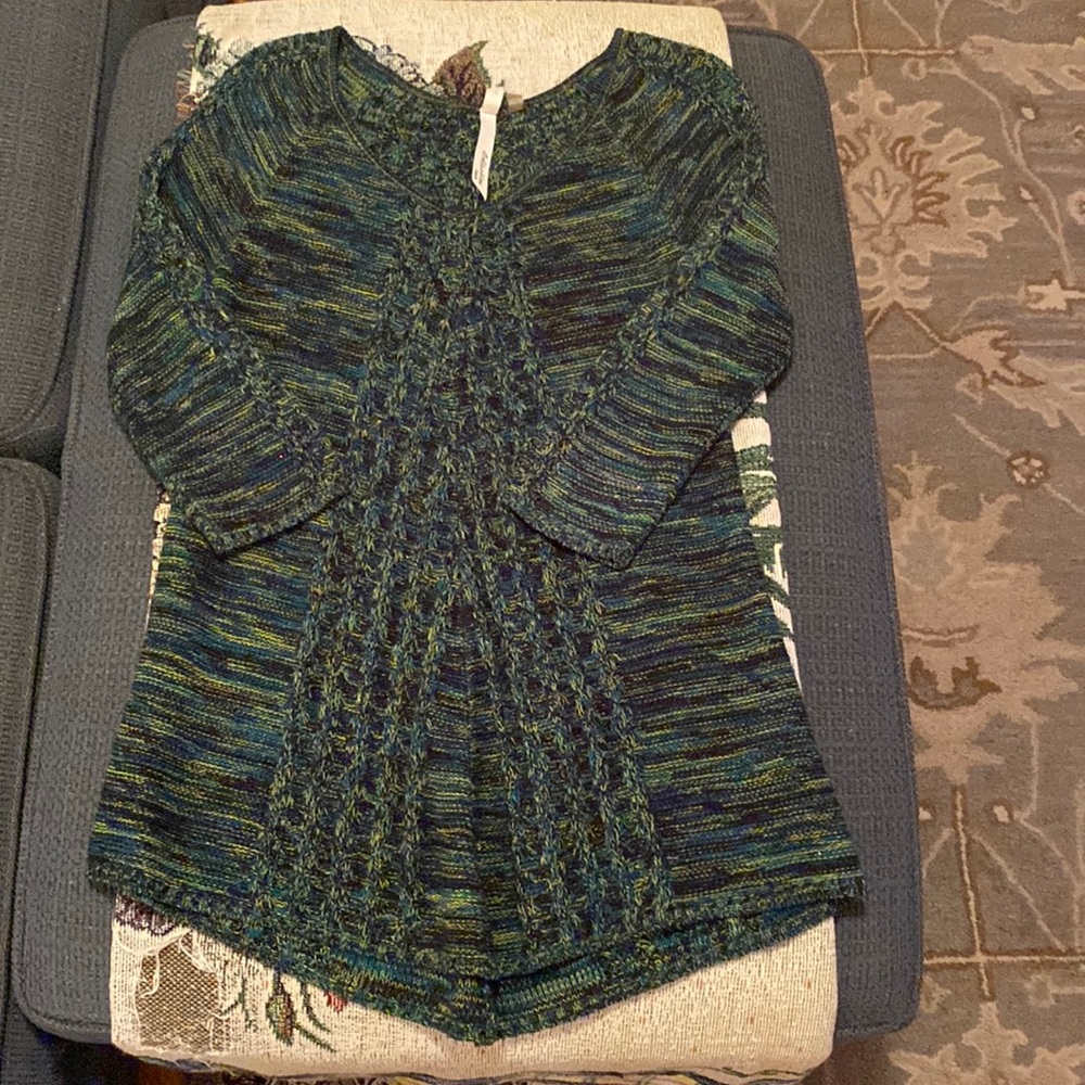 Women’s green sweater